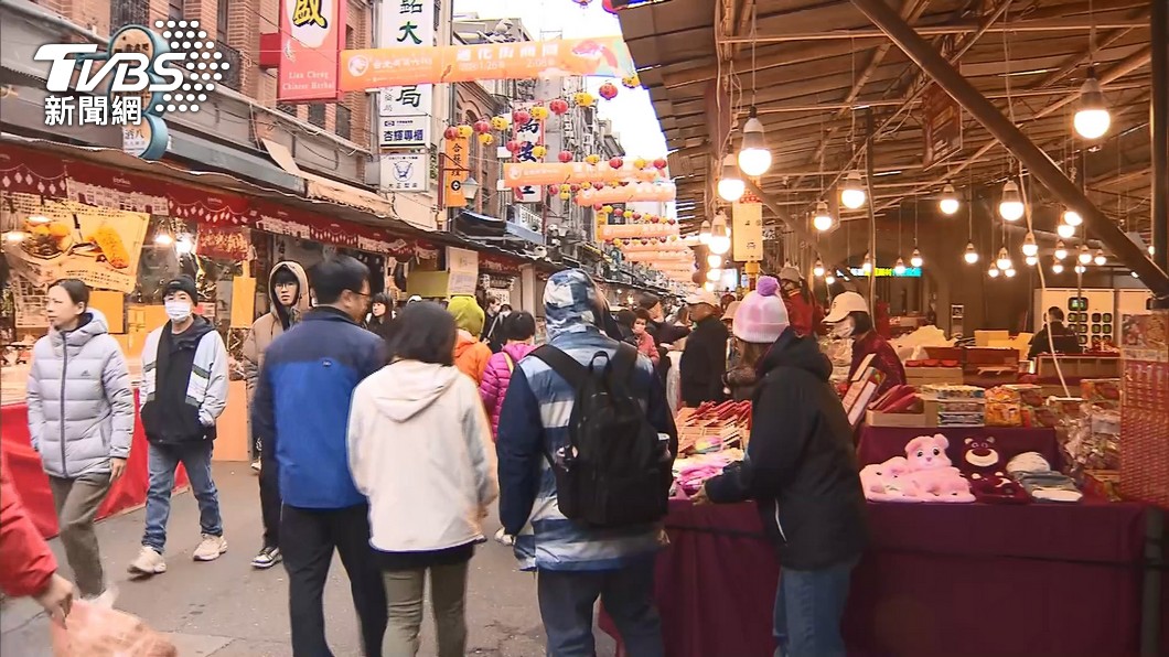 Premier Chen visits Taipei markets ahead of Lunar New Year (TVBS News) Premier Chen visits Taipei markets ahead of Lunar New Year