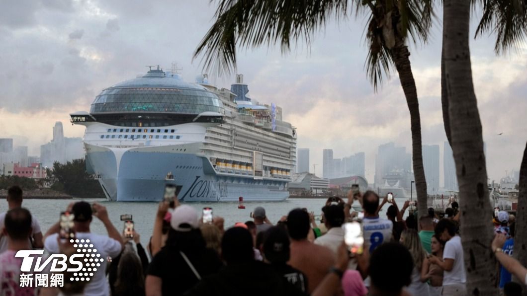 全球最大郵輪「海洋標誌號」，擁有20層甲板、可搭載9千多人，日前正式從邁阿密啟航。（圖／達志影像美聯社）