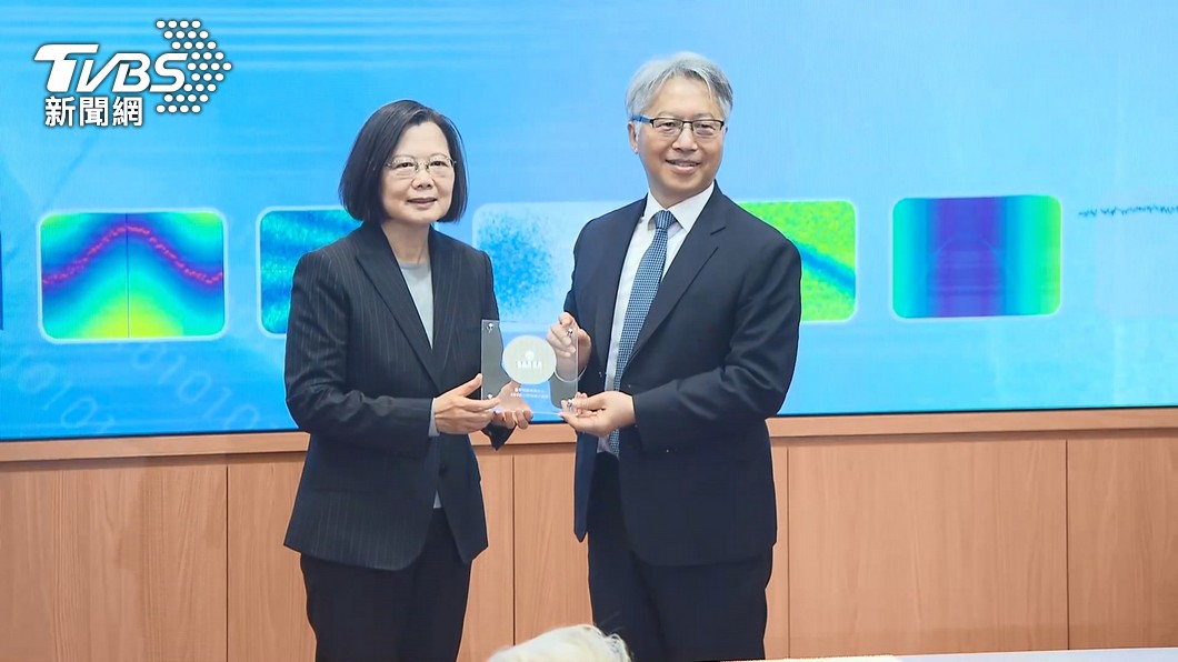 Taiwan unveils first home-built 5-qubit quantum computer (TVBS News) Taiwan unveils first home-built 5-qubit quantum computer