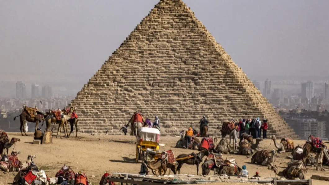 埃及推動修復孟卡拉金字塔計畫，主事者稱此為世紀計畫。（圖／翻攝自France 24 News）