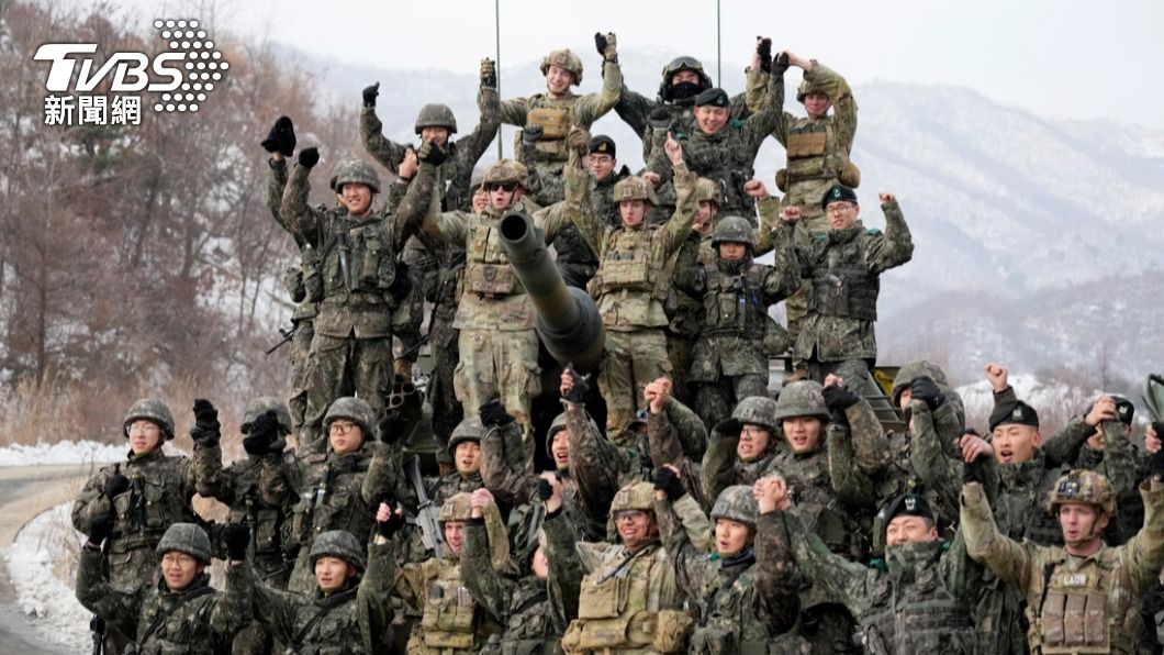 韓國政黨提議擴大徵召女性當兵，但軍方否認目前有計畫。（圖／達志影像美聯社）