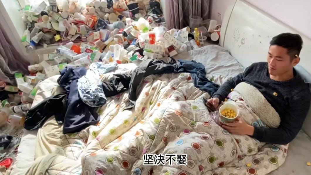 中國大陸一名35歲的單身男子「躺平」過日子，堅決不結婚、買房。（圖／翻攝自抖音）