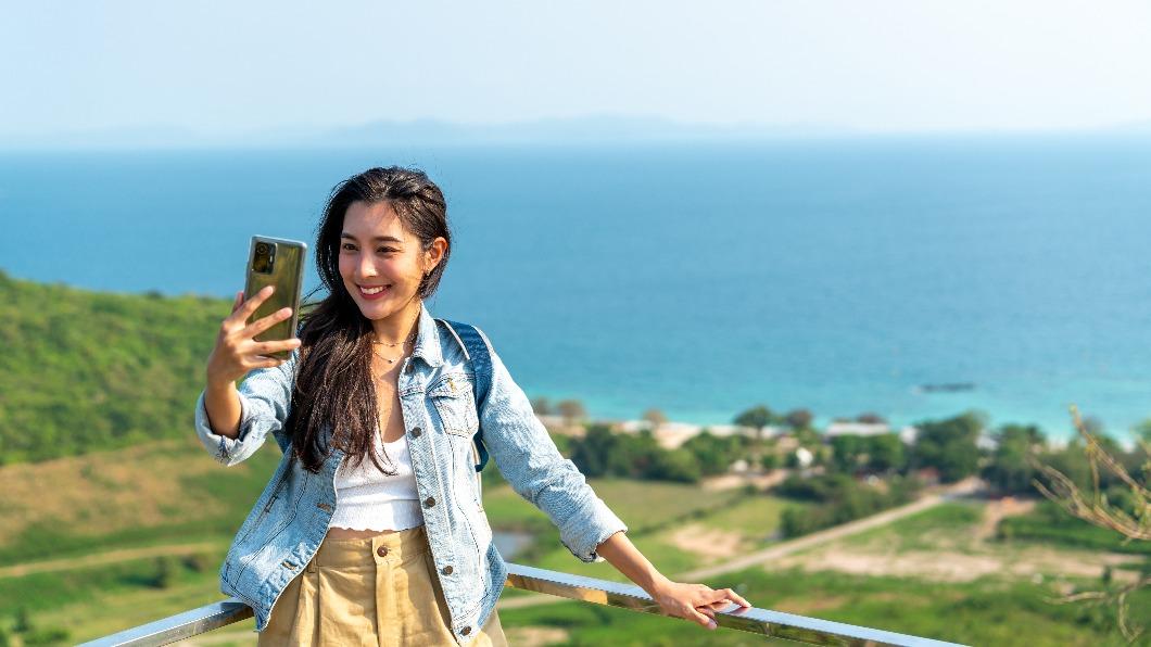 女友抱怨原PO不會拍照，所以向他提分手。（示意圖，非當事人／shutterstock達志影像）