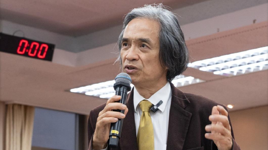 江盛醫師是台灣首位安樂死公投連署的領銜人。（圖／翻攝自時代力量臉書） 