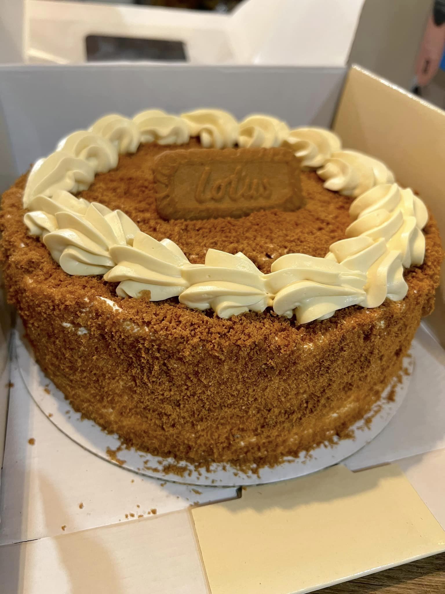 8吋焦糖餅乾乳酪蛋糕1顆要價399元。(圖/翻攝自Costco好市多 商品經驗老實說臉書)