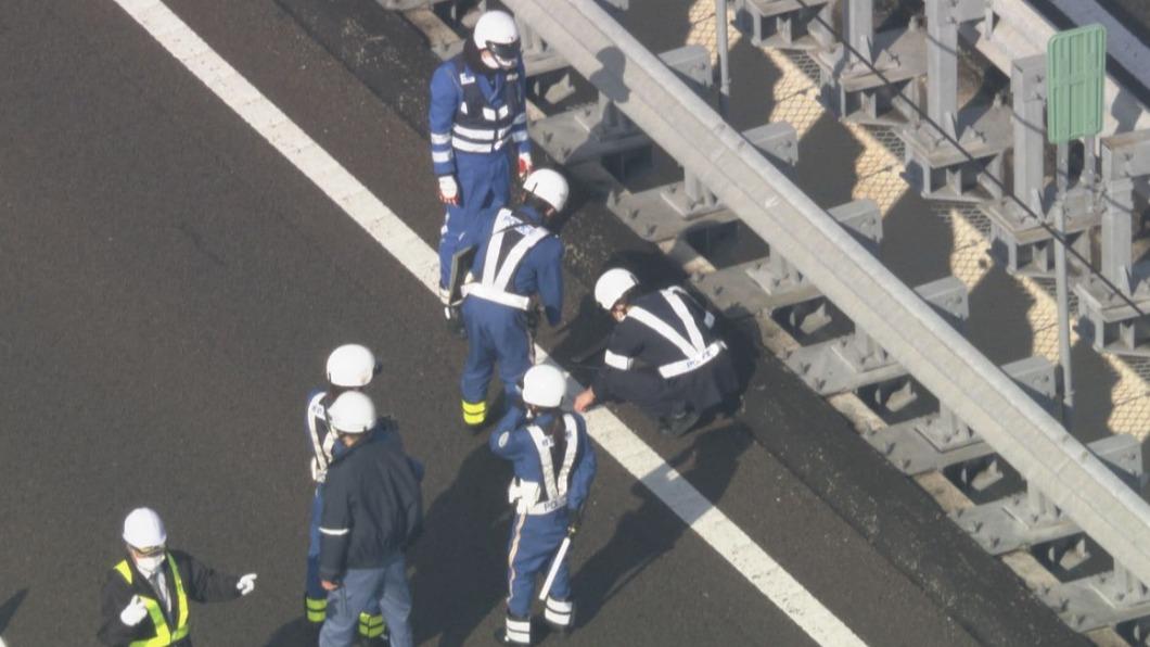 名神高速公路今日上午發生重大事故，一名48歲男駕駛重傷送醫。（圖／翻攝自@livedoornews推特）