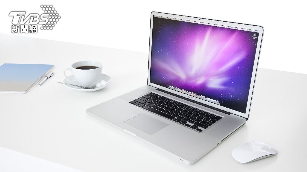 蘋果將MacBook Pro 13吋（2012）列入停產清單，代表最後一款內建光碟機的Mac正式走入歷史。（示意圖／shutterstock達志影像）