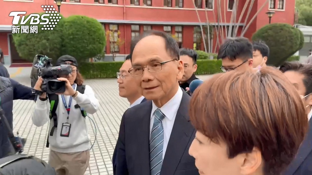 Former speaker You Si-kun resigns, sparks political shuffle (TVBS News) Former speaker You Si-kun resigns, sparks political shuffle 