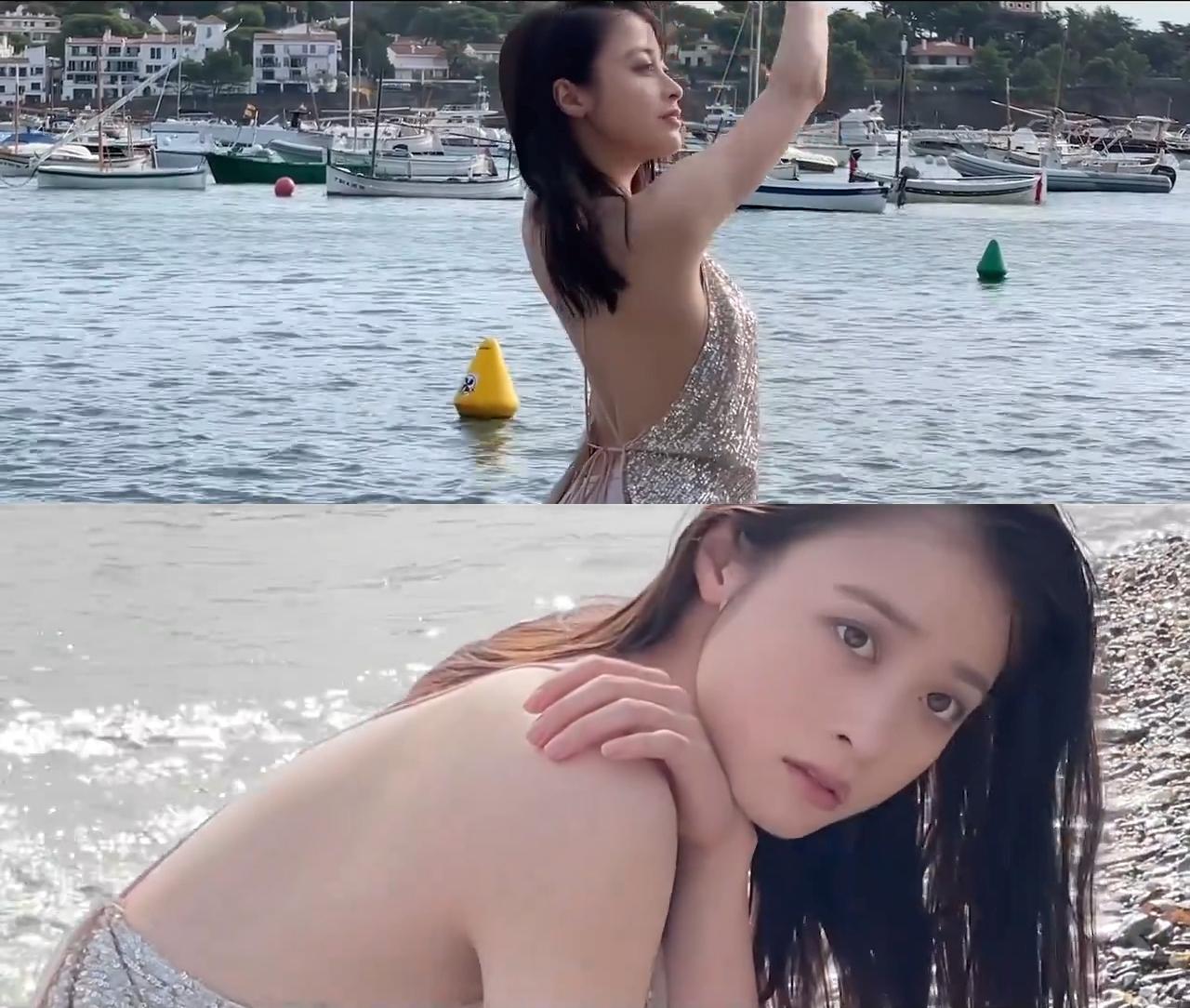 橋本環奈罕見露出美背，性感服裝還一路開到腰下。（圖／翻攝自HK3_BCN推特）

