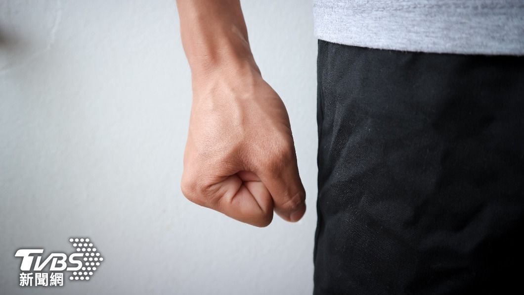 一名女網友在論壇問，「男生戒尻有這麼難嗎」？（示意圖／shutterstock達志影像）