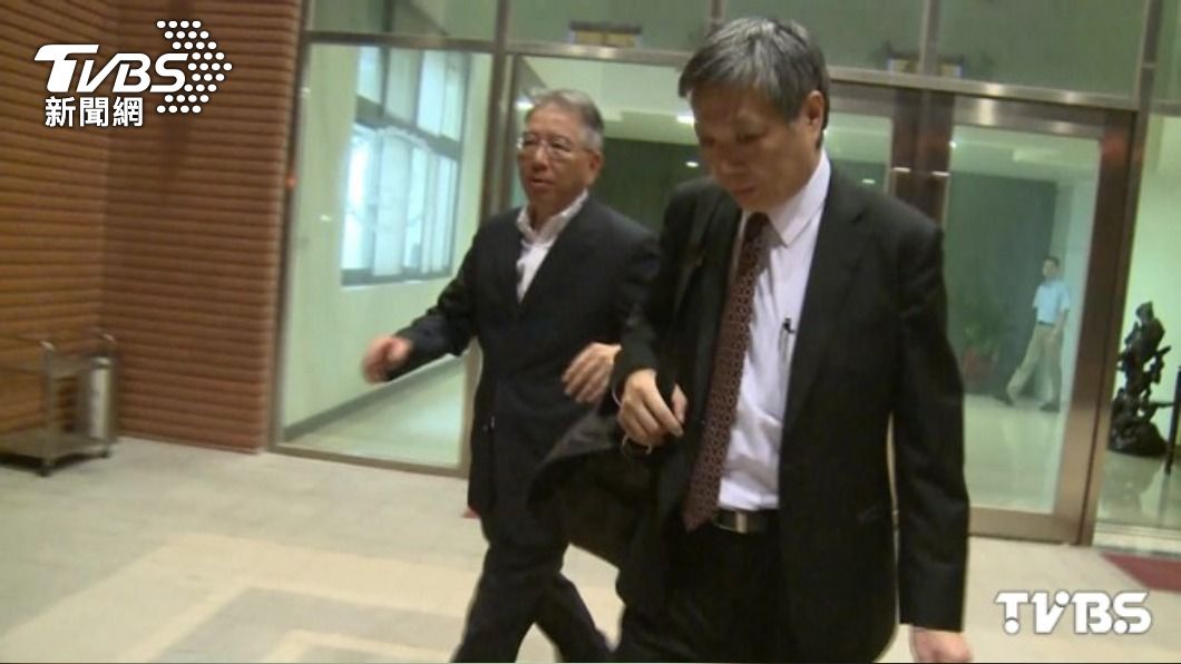 中石化前總經理蔡錫津（左）因竊取商業機密，一審判1年2個月。（圖／TVBS）