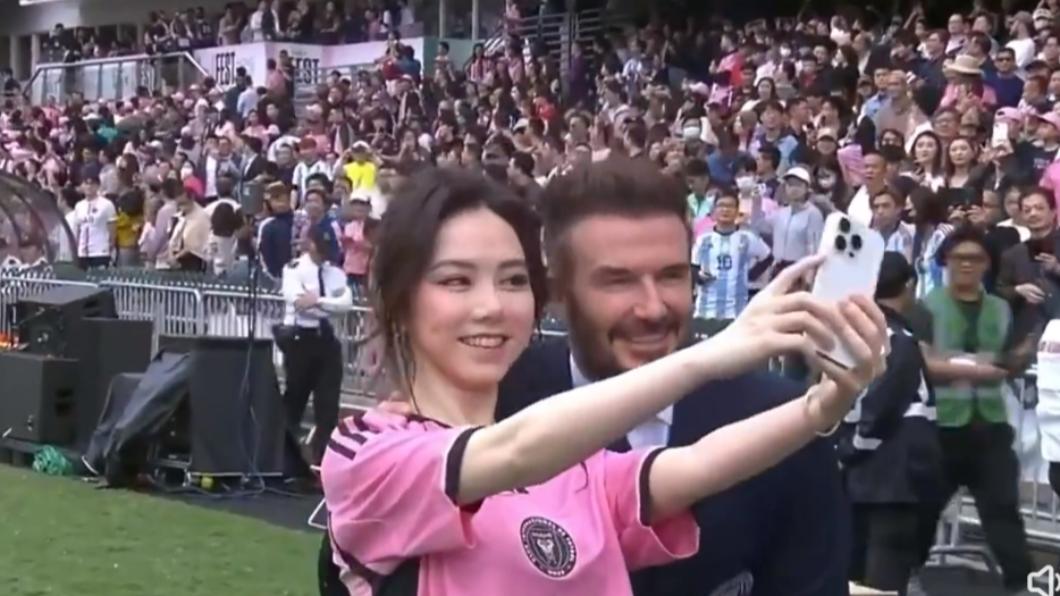  Pop star G.E.M. turns fangirl for Beckham at Tatler XFEST (Courtesy of Weibo) Pop star G.E.M. turns fangirl for Beckham at Tatler XFEST