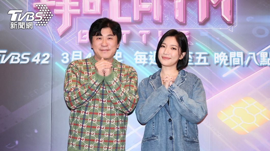 胡瓜（左）和網紅Sandra共同主持TVBS益智綜藝《拜託ATM》。（圖／趙世平攝）