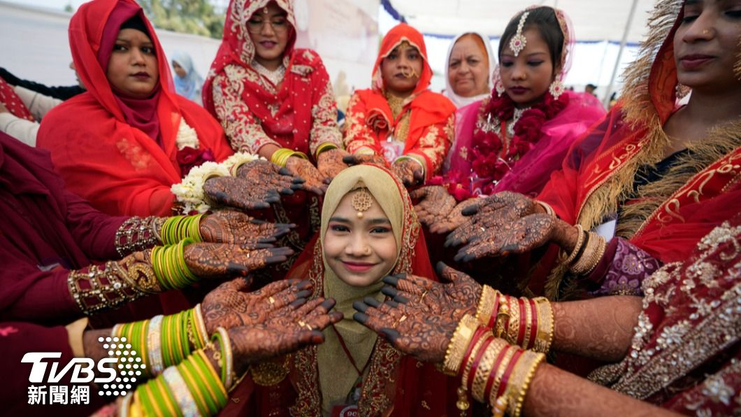 印度造假影片在社群瘋傳，網爆料集體婚禮參與者都是假的。（示意圖／達志影像美聯社）