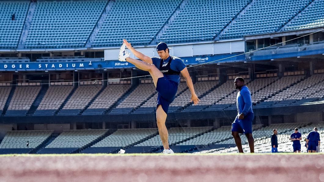 大谷翔平會穿著有GPS追蹤系統的運動背心進行訓練。圖為1月30日道奇隊釋出的相片。（圖／翻攝自道奇隊推特）