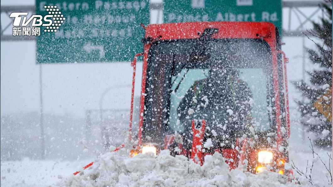 加拿大諾瓦斯科系亞省部分區域線癱瘓，正處於前所未有的暴風雪之中。（圖／達志影像美聯社）