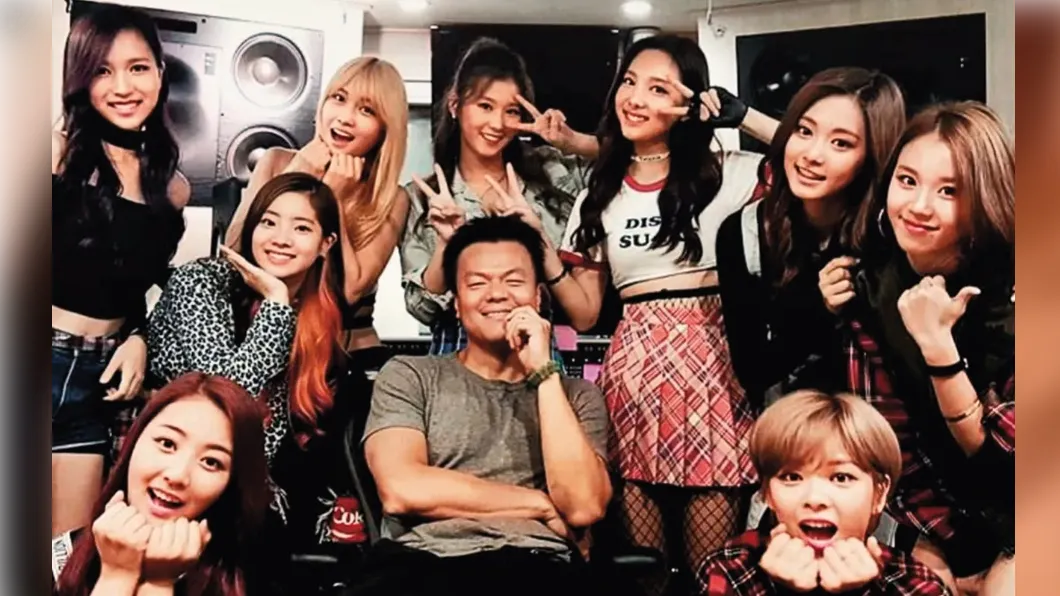 韓國女團TWICE全員前年和經紀公司JYP續約，自去年開始才陸續有個人活動和小分隊。（圖／翻攝自J.Y.Park IG）
