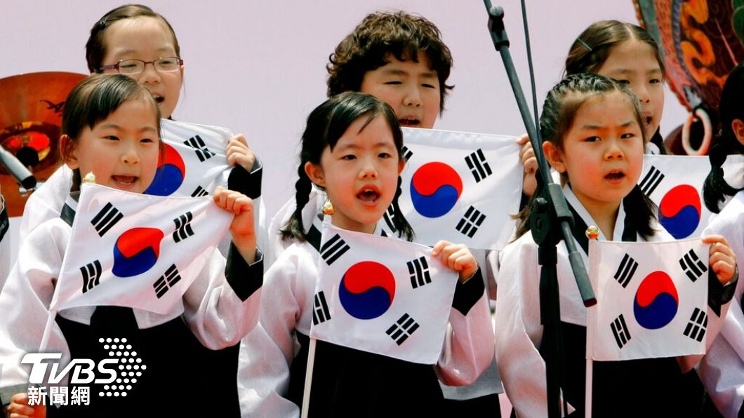 南韓生育率逐年不斷下滑，讓政府和企業砸重金，希望人民多生孩子。（圖／達志影像美聯社）