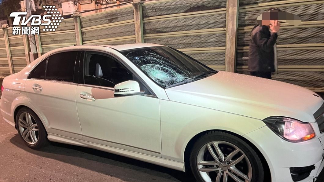 賓士車駕駛訊後被依法送辦。（圖／TVBS）