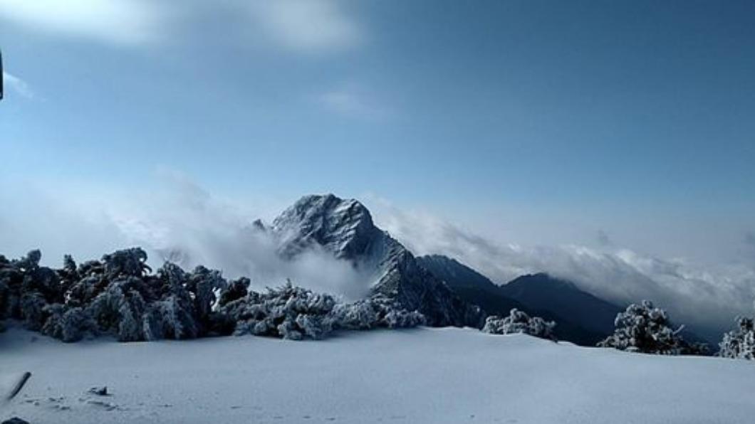 氣象署曝光大年初一玉山積雪美景。（圖／氣象署提供）