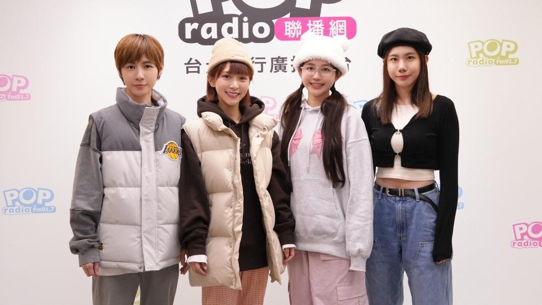 魏嘉瑩（左起）、溫妮、琳誼以及小V錄製電台初一特別節目，意外爆料女團之間的小心結。（圖／POP Radio提供）