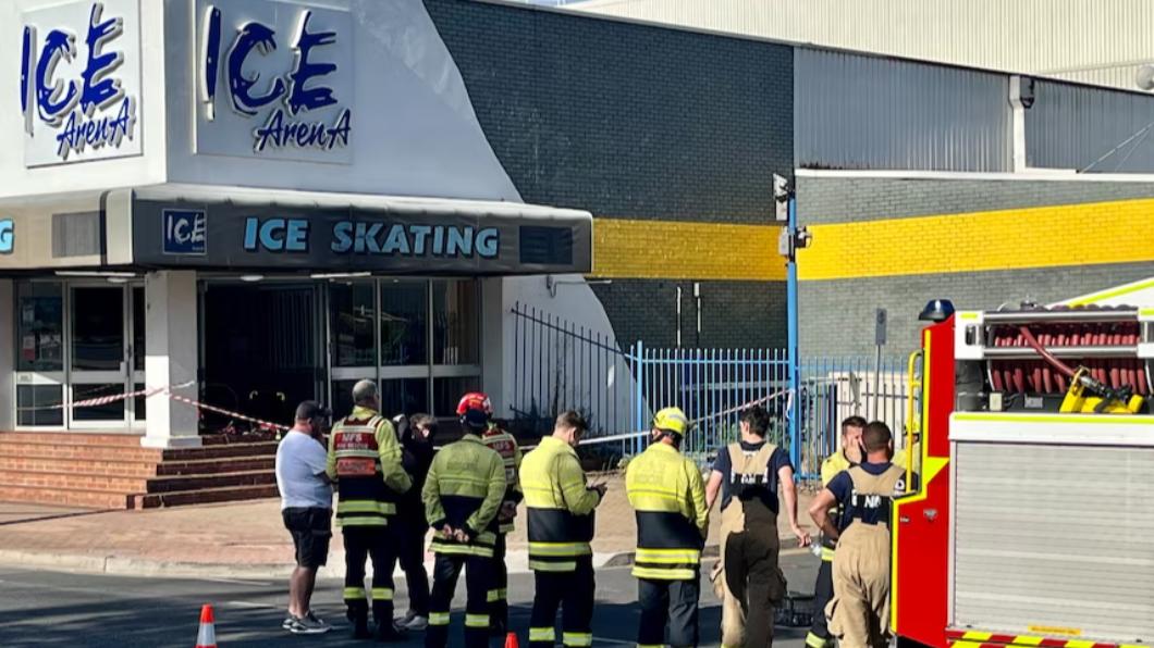 澳洲阿德雷德一家溜冰場疑似因機器故障發生一氧化碳外洩事件。（圖／翻攝自ABC NEWS）