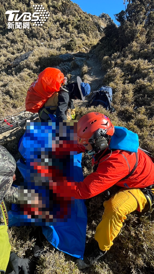 消防人員接觸到男子時,他已凍死。(圖/TVBS)