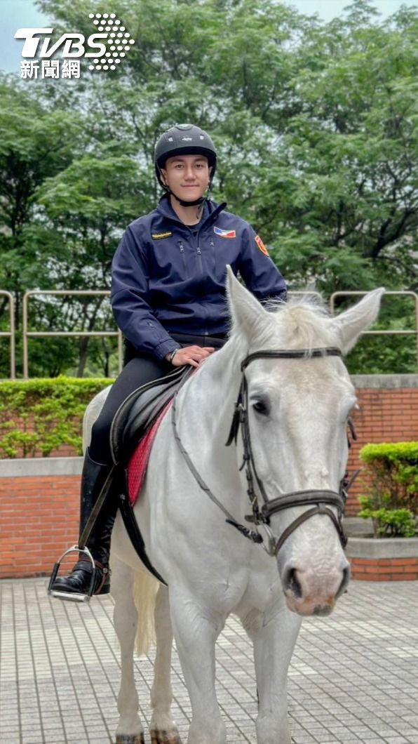 陸嘉偉目前在新北保大服務，同時也是騎警隊一員。（圖／TVBS）