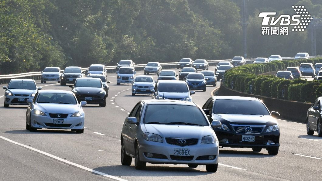 高公局預估今日整體交通量為111百萬車公里。（圖／胡瑞麒攝）