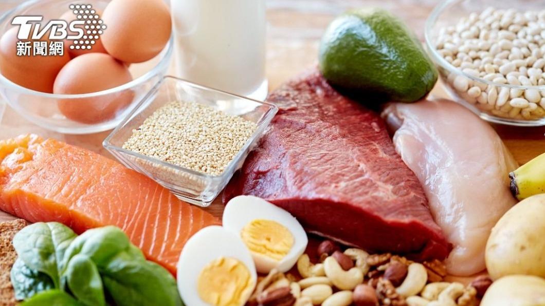攝取適量的蛋白質有助於肌肉增長，維持細胞健康。（示意圖／shutterestock達志影像）