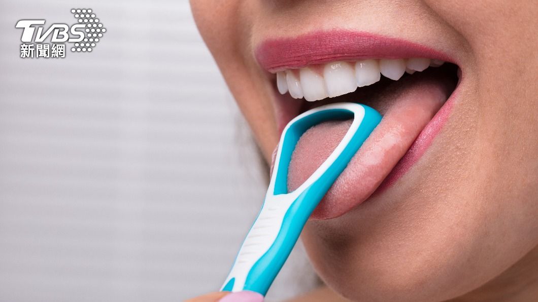 刷牙時過度清潔舌苔不太好。（示意圖／shutterstock達志影像）