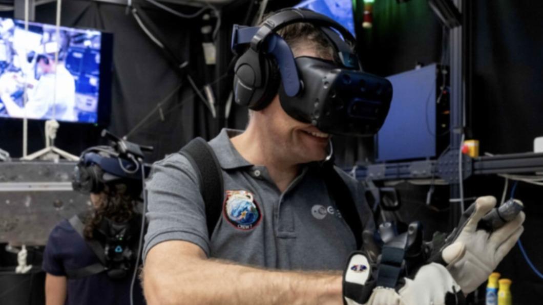 宏達電旗下頭戴裝置VIVE Focus 3成太空人的日常運動裝置，協助太空人達到身心健康平衡。（圖／翻攝HTC）