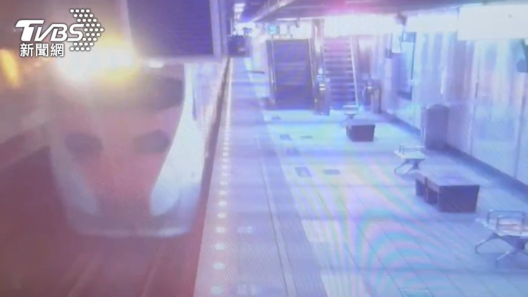 落軌女高中生遭普悠瑪列車撞上慘死。（圖／TVBS）