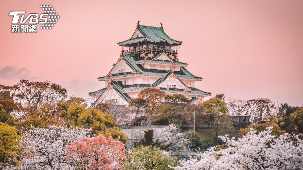 日本大阪城是大阪的象徵，明年春天將調漲門票。（示意圖／shutterstock 達志影像）