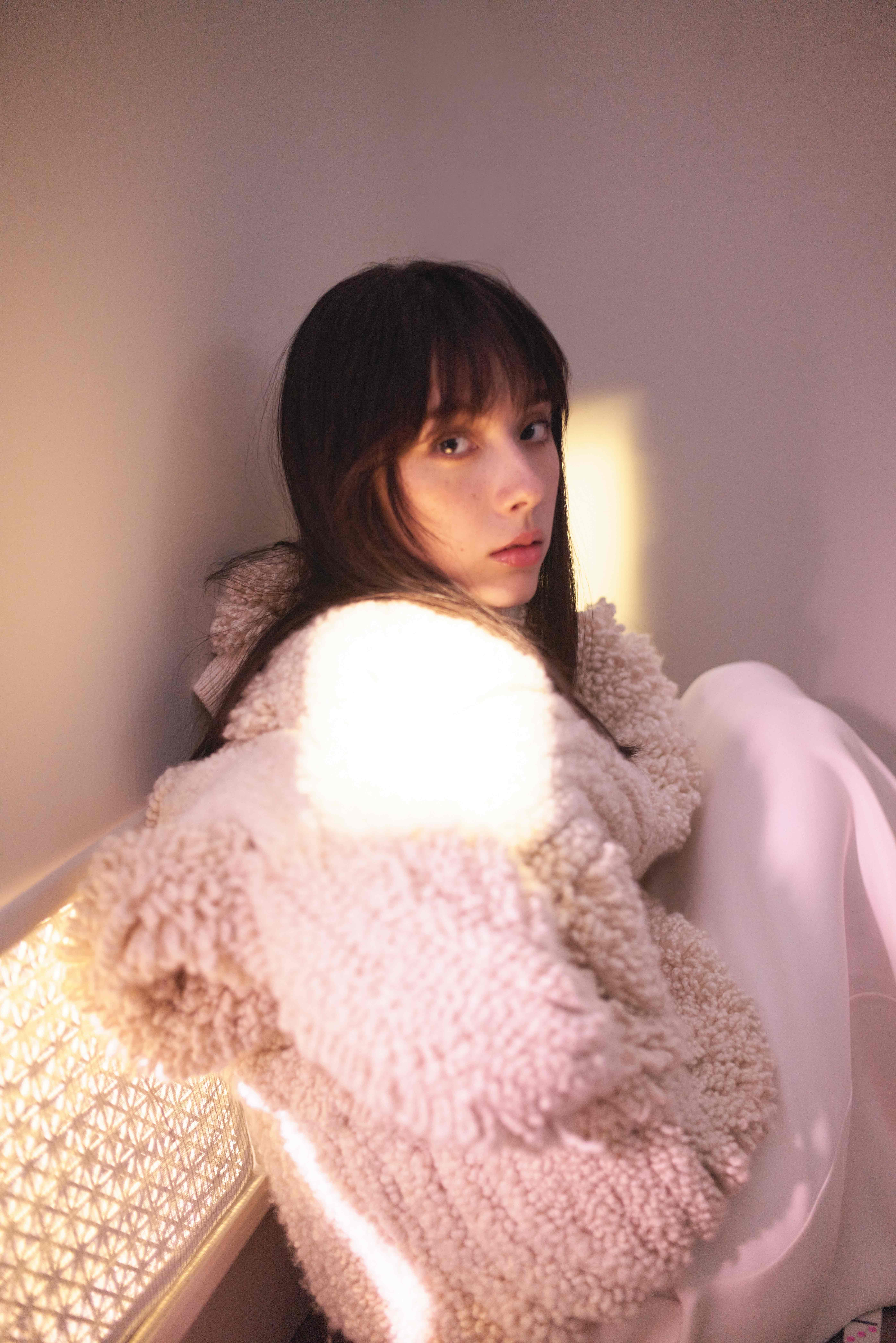 林奕嵐穿著LORO PIANA的羊毛絨裝。（圖／周子娛樂提供）