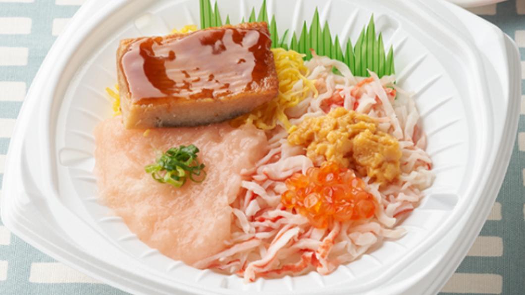 日本全家新推出的海鮮丼，全部使用替代食材。（圖／翻攝自日本全家官網）