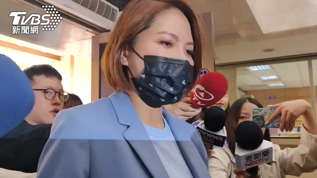 新科立委陳菁徽以證人身分前往台北地方法院開庭。（圖／TVBS）