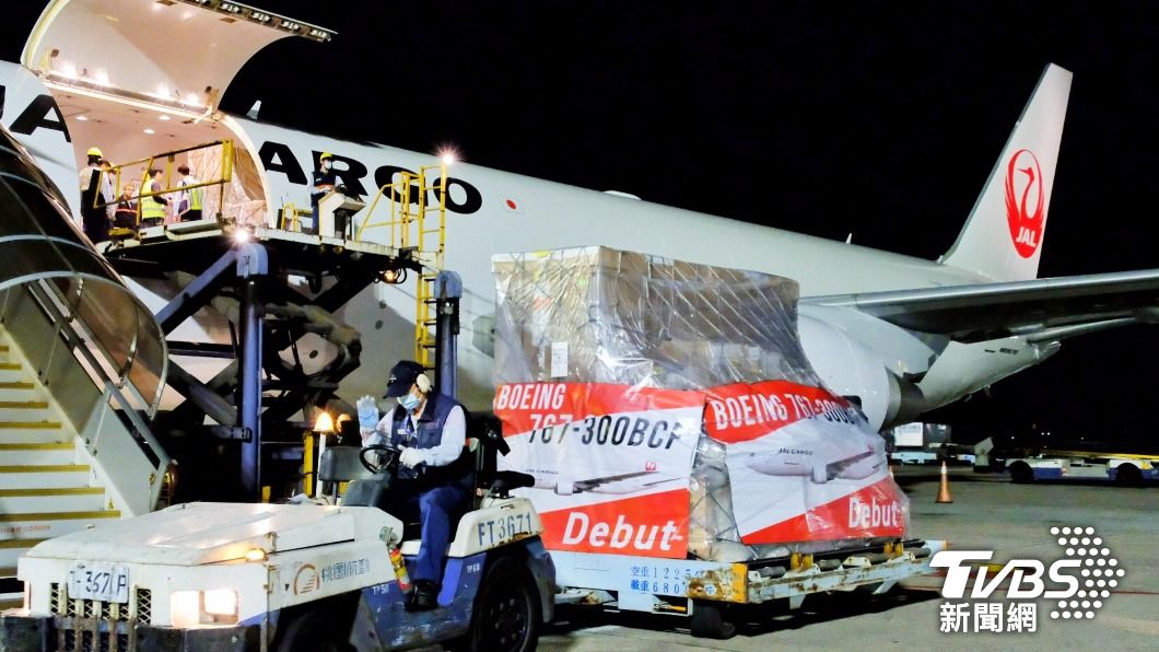 Japan Airlines resumes dedicated cargo flights to Taiwan (TVBS News) Japan Airlines resumes dedicated cargo flights to Taiwan