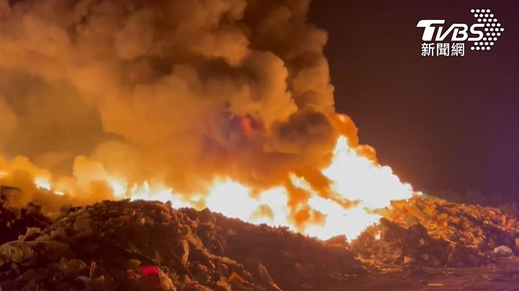 嘉義市環保局位於湖子內的環保暫置場，不明原因發生火警。（圖／TVBS）