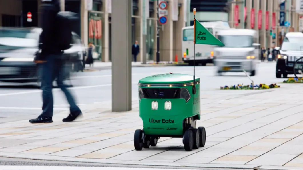搭載AI的外送機器人將避開行人和障礙物送餐到客人手上。（示意圖／Shutterstock達志影像）