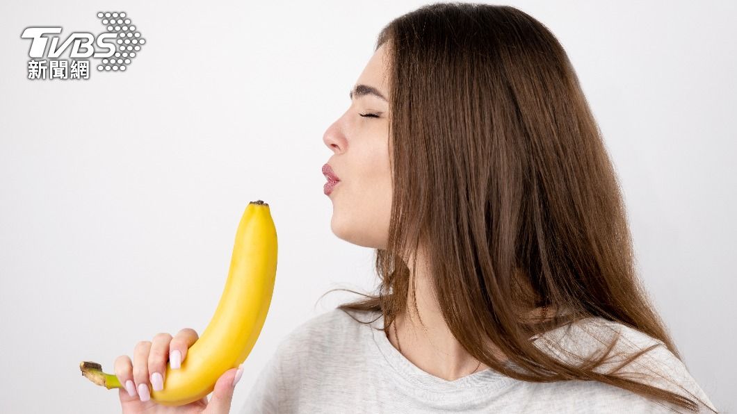 正宮錄下小三和丈夫偷情時說：「吃香蕉又抽筋了」。（示意圖，非當事人／shutterstock達志影像）