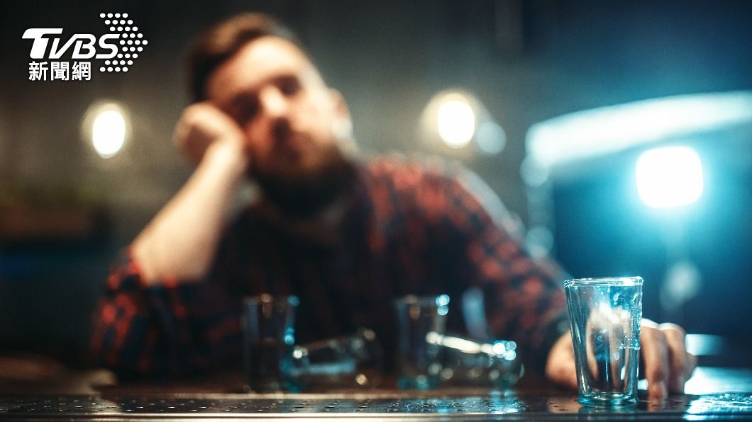 高雄市衛生局推出酒癮戒治服務方案。（示意圖／shutterstock達志影像）