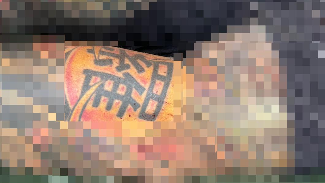 泰國警方為釐清死者身分，曾公布石茂強身上「羅」字的刺青。（圖／翻攝自ข่าวสารเมืองปราการ v2 臉書）