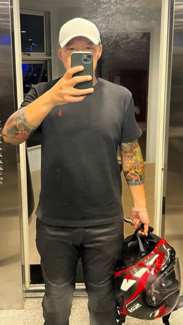 石茂強身上有不少刺青。（圖／翻攝自當事人臉書）