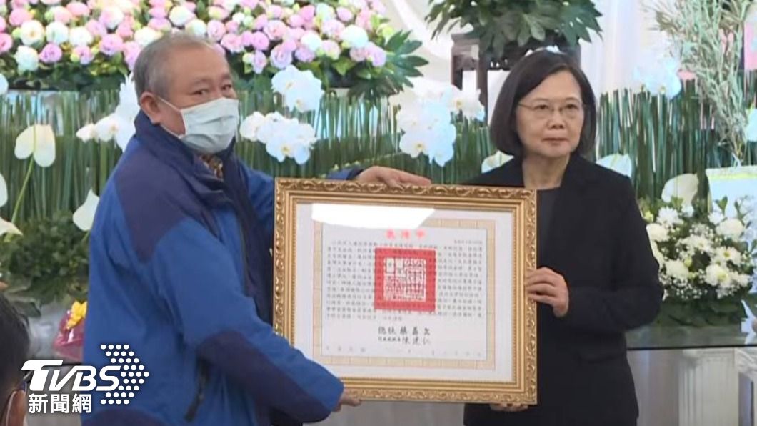 President Tsai honors late human rights lawyer Chen Chun-han (TVBS News) President Tsai honors late human rights lawyer Chen Chun-han