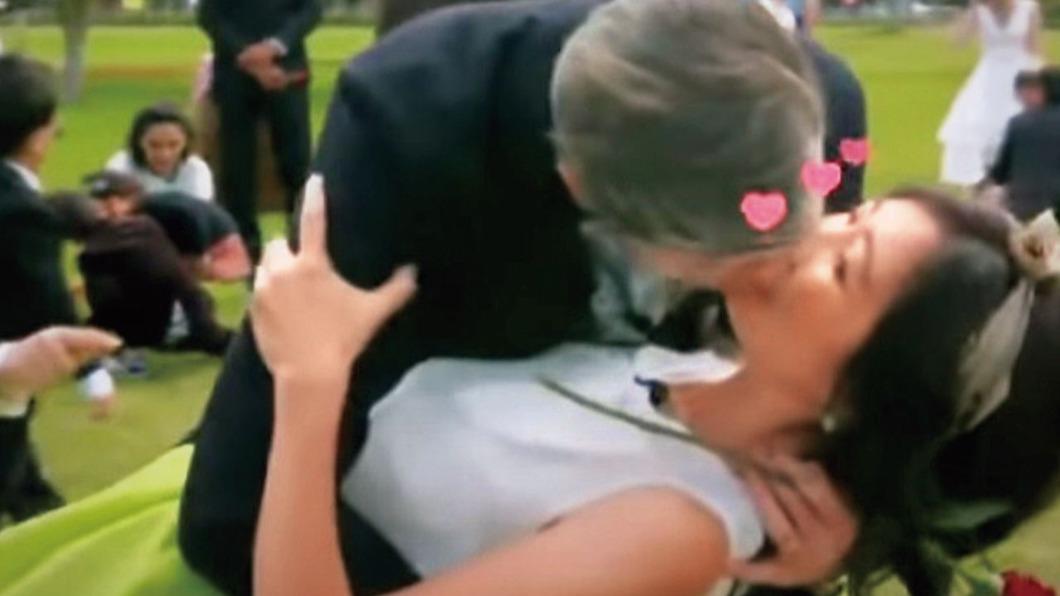 黃嘉千和夏克立曾一起上節目，獻上愛的親吻。（圖／翻攝自湖南芒果衛視YouTube）