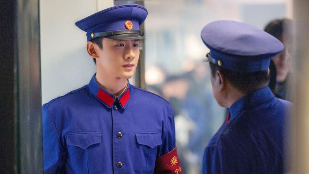 白敬亭在《南來北往》飾演年輕氣盛的鐵路警察「汪新」。（圖／iQIYI國際站提供）