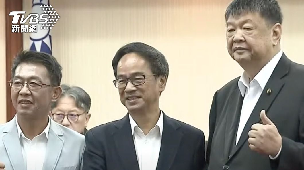 陳雪生（右）擔任交通召委。（圖／TVBS）