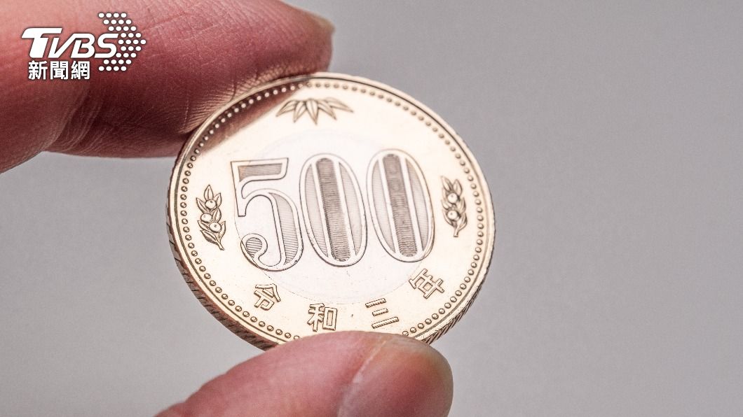 日本令和三年（即2021年）推出的新版500圓硬幣，卻在許多販賣機都無法使用。（示意圖／Shutterstock達志影像）