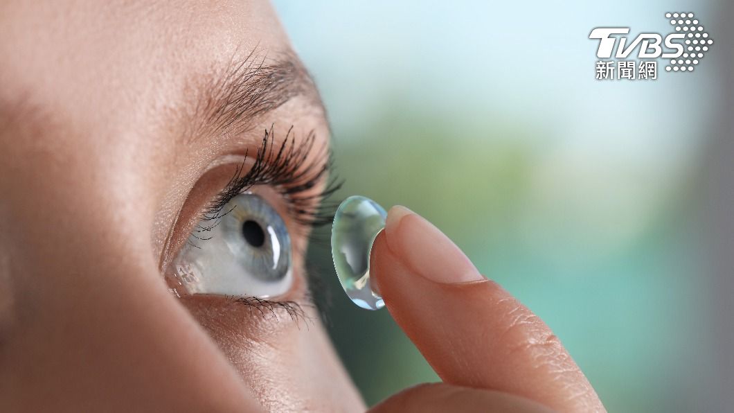 醫師蘇柏方提醒，正確清潔、儲存和更換隱形眼鏡是保護眼睛的關鍵。（示意圖／shutterestock達志影像）